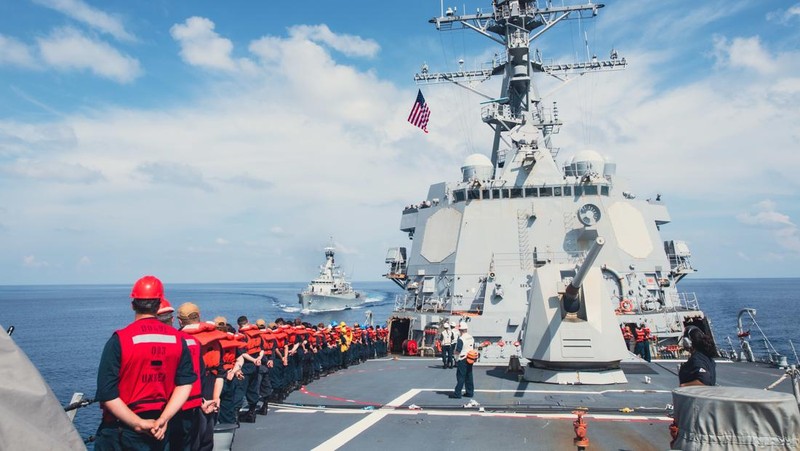 Pasukan AS tersebut menjalankan operasi bersama di Laut China Selatan (LCS) dengan TNI AL. Kegiatan itu berlangsung sejar 12 April lalu dan berakhir kemarin, Kamis (14/4/2022). (Dok: U.S. Navy Office of Information)