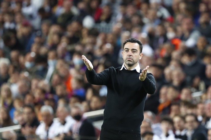 Perempat Final leg kedua FC Barcelona v Eintracht Frankfurt - Camp Nou, Barcelona, Spanyol - 14 April 2022 Fans Eintracht Frankfurt merayakan setelah pertandingan. (REUTERS/ALBERT GEA)