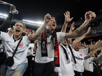 Potret Fans Frankfurt Kuasai Camp Nou