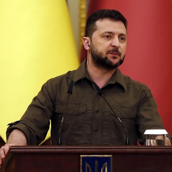 Penampakan Wajah Presiden Ukraina Zelensky yang Kini Berewok