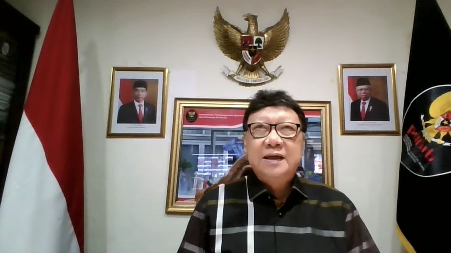 Menteri PAN RB Tjahyo Kumolo saat memberi keterangan  Pers terkait kebijakan THR dan Gaji 13 (Tangkapan Layar YouTube Kemenkeu RI)