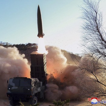 Kim Jong Un Terjun Langsung, Potret Korut Tembak Rudal Lagi