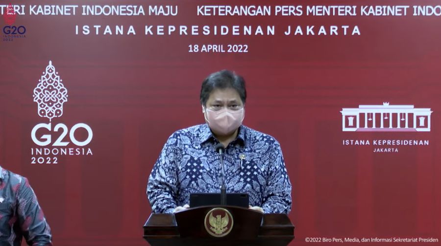 Menko Perekonomian Airlangga Hartarto memberi Keterangan Pers Menteri terkait Hasil Ratas PPKM, Kantor Presiden, 18 April 2022