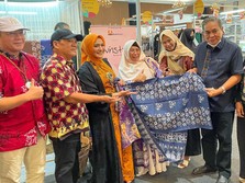 Batik Kujur Bukit Asam Tampil di Indonesia Fashion Week 2022