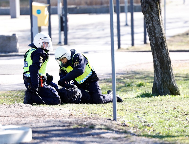 SWEDEN-RIOTS/ People walk during a riot ahead of a demonstration planned by Danish anti-Muslim politician Rasmus Paludan and his Stram Kurs party, which was to include a burning of the Muslim holy book Koran, in Navestad, Norrkoping, Sweden April 17, 2022, in this handout image obtained by Reuters on April 17, 2022. Ulf Wigh/Wighsnews/Handout via REUTERS THIS IMAGE HAS BEEN SUPPLIED BY A THIRD PARTY. MANDATORY CREDIT.
