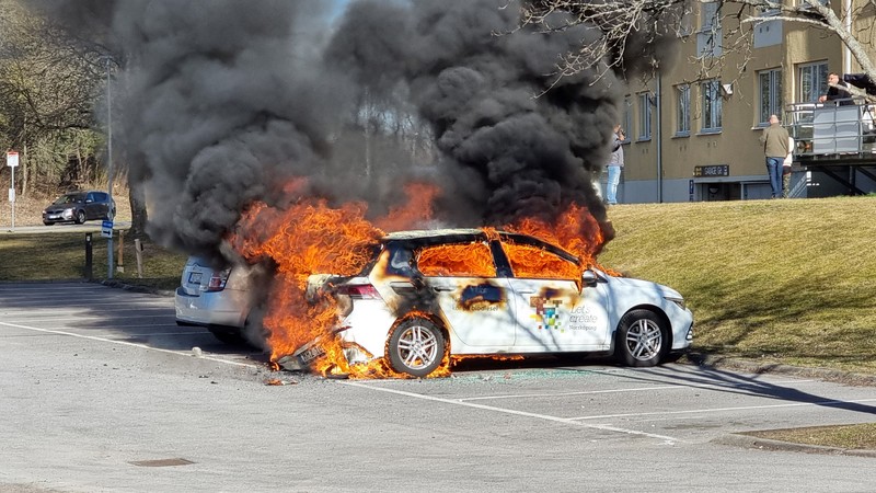 SWEDEN-RIOTS/ People walk during a riot ahead of a demonstration planned by Danish anti-Muslim politician Rasmus Paludan and his Stram Kurs party, which was to include a burning of the Muslim holy book Koran, in Navestad, Norrkoping, Sweden April 17, 2022, in this handout image obtained by Reuters on April 17, 2022. Ulf Wigh/Wighsnews/Handout via REUTERS THIS IMAGE HAS BEEN SUPPLIED BY A THIRD PARTY. MANDATORY CREDIT.