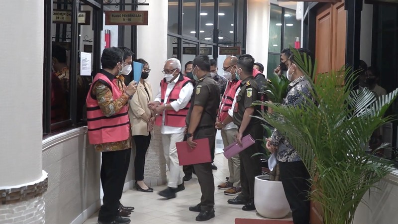Kejaksaan Agung (Kejagung) menetapkan empat orang tersangka dalam kasus korupsi pemberian fasilitas ekspor crude palm oil atau CPO atau minyak goreng. (Dok.Kejagung) Kejaksaan Agung (Kejagung) menetapkan empat orang tersangka dalam kasus korupsi pemberian fasilitas ekspor crude palm oil atau CPO atau minyak goreng. (Dok.Kejagung)