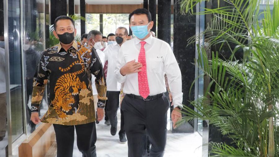 Nitip ya Komisaris Utama PT Pertamina (Persero) Basuki Tjahaja Purnama alias Ahok bertemu dengan Ketua MPR RI Bambang Soesatyo. Doc Istimewa