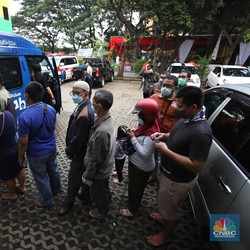 Intip Geliat Penukaran Uang di Mobil Milik BI Vs Inang-inang