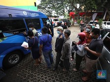 Intip Geliat Penukaran Uang di Mobil Milik BI Vs Inang-inang