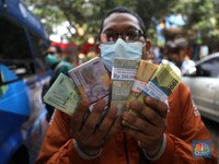 RI Resmi Larang Ekspor CPO, Rupiah pun Dilego