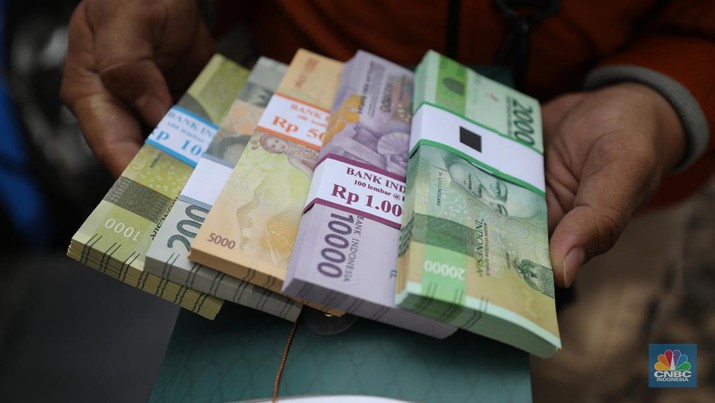 Penukaran uang rupiah pecahan kecil di Mobil Keliling Bank Indonesia (CNBC Indonesia/Tri Susilo)