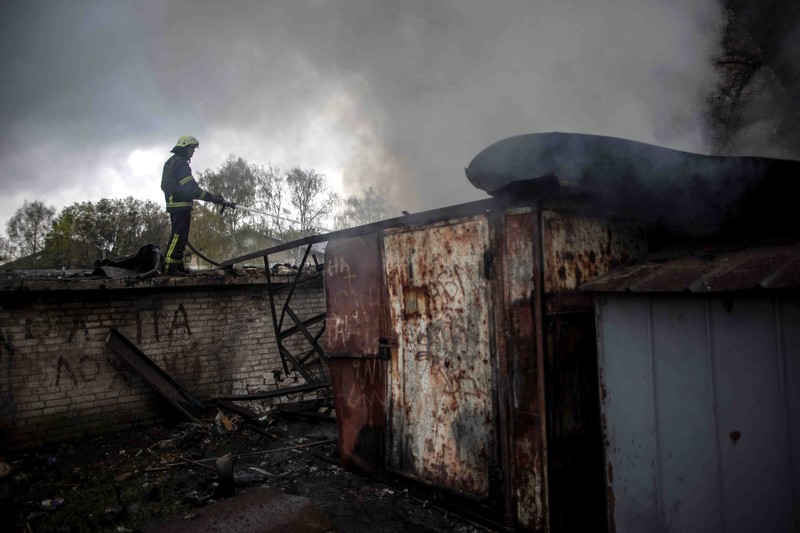 Tanks of Ukrainian Armed Forces ride along a street in a village, as Russia's attack on Ukraine continues, in Donetsk Region, Ukraine April 18, 2022.  REUTERS/Serhii Nuzhnenko