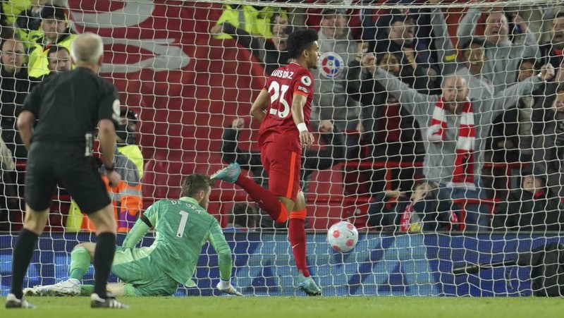Liverpool's Mohamed Salah, fifth left, celebrates with his teammates after scoring his side's second goal during the English Premier League soccer match between Liverpool and Manchester United at Anfield stadium in Liverpool, England, Tuesday, April 19, 2022. (AP Photo/Jon Super)