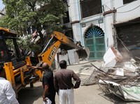 Potret Pembongkaran Toko-toko Muslim di India