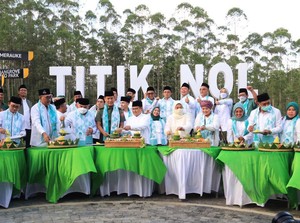 Diungkit Gibran, Ini Momen Cak Imin Potong Tumpeng di IKN