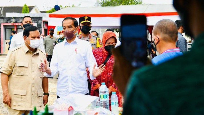 Presiden Jokowi berikan Bantuan Sosial di Pasar Anom, Kabupaten Sumenep. (Laily Rachev - Biro Pers Sekretariat Presiden)