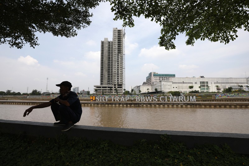 Proyek revitalisasi Kalimalang tahap II yang digadang-gadang mirip dengan Sungai Cheonggyecheon di Seoul Korea Selatan. (Cnbc Indonesia/Tri Susilo) Proyek revitalisasi Kalimalang tahap II yang digadang-gadang mirip dengan Sungai Cheonggyecheon di Seoul Korea Selatan. (Cnbc Indonesia/Tri Susilo)