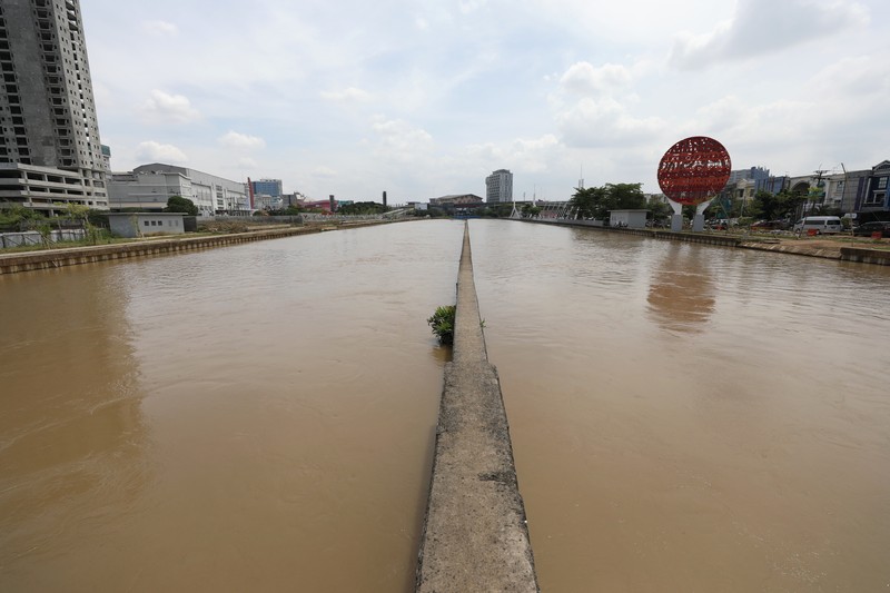 Proyek revitalisasi Kalimalang tahap II yang digadang-gadang mirip dengan Sungai Cheonggyecheon di Seoul Korea Selatan. (Cnbc Indonesia/Tri Susilo) Proyek revitalisasi Kalimalang tahap II yang digadang-gadang mirip dengan Sungai Cheonggyecheon di Seoul Korea Selatan. (Cnbc Indonesia/Tri Susilo)