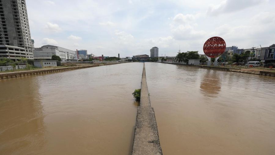 Proyek revitalisasi Kalimalang tahap II yang digadang-gadang mirip dengan Sungai Cheonggyecheon di Seoul Korea Selatan. (Cnbc Indonesia/Tri Susilo)