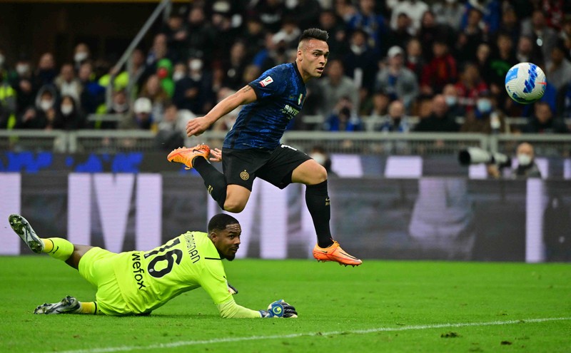 Inter Milan's players celebrate at the end of an Italian Cup semifinal, second leg, soccer match between Inter Milan and AC Milan, at the San Siro stadium, in Milan, Italy, Tuesday, April 19, 2022. (AP Photo/Luca Bruno)