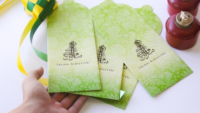 Lebaran Bagi-Bagi Uang Ternyata Tak Hanya di Indonesia