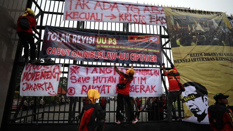 Demo DPR (CNBC Indonesia/Tri Susilo)