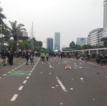 Demo Damai, Massa Buruh dan Mahasiswa Bubar dari DPR
