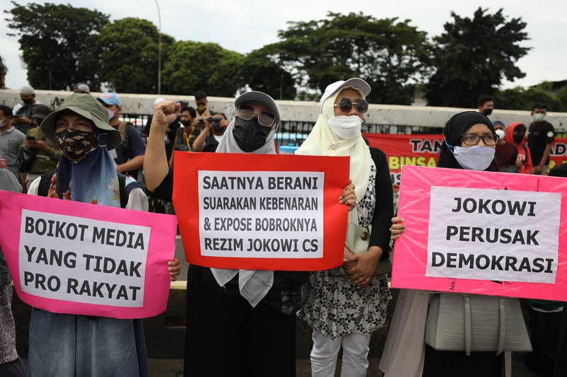 Massa yang tergabung dalam aliansi buruh dan Mahasiswa mulai tiba di depan Gedung DPR/MPR RI, Jakarta Pusat, Kamis (21/4/2022) (CNBC Indonesia/Tri Susilo) Massa yang tergabung dalam aliansi buruh dan Mahasiswa mulai tiba di depan Gedung DPR/MPR RI, Jakarta Pusat, Kamis (21/4/2022) (CNBC Indonesia/Tri Susilo)