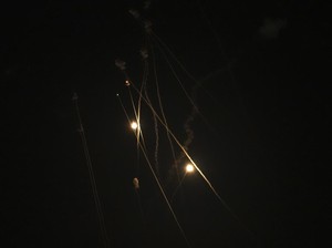 Hamas Tembakkan Roket ke Tel Aviv, Sirene Meraung-raung