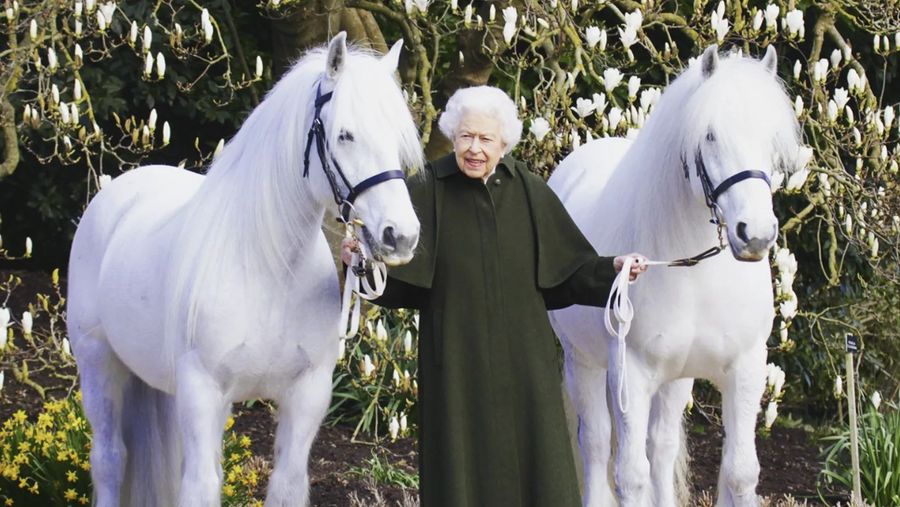 Ratu Elizabeth (Instagram/TheRoyalFamily)