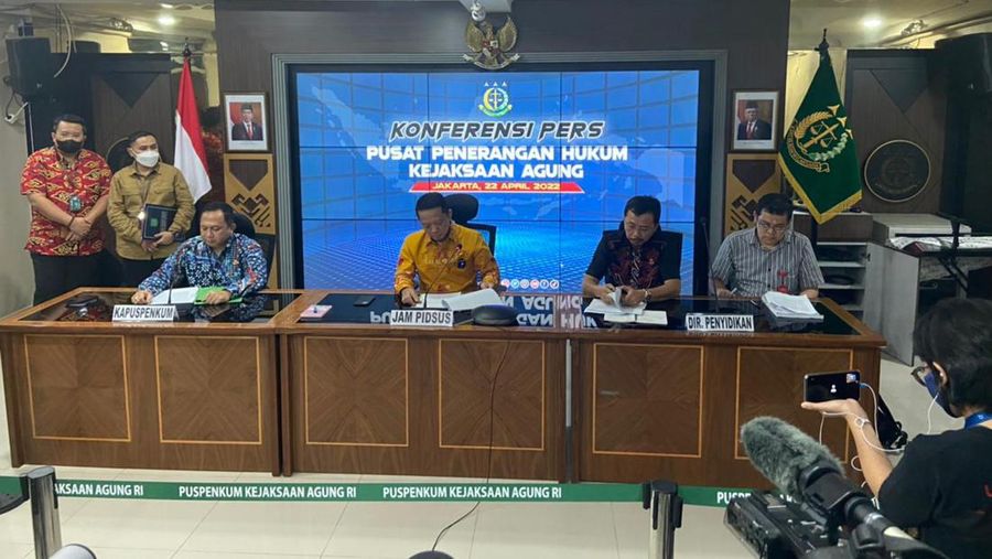 konferensi pers Kejaksaan Agung terkait minyak goreng. (CNBC Indonesia/Ratu Rina)