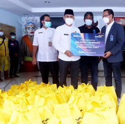 Bank Mandiri Salurkan 100.000 Paket Sembako ke Masyarakat
