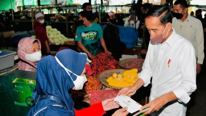 Pasar Cisarua, Kabupaten Bogor Foto: Laily Rachev - Biro Pers Sekretariat Presiden Pasar Cisarua, Kabupaten Bogor Foto: Laily Rachev - Biro Pers Sekretariat Presiden
