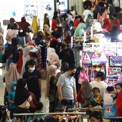 Lebaran Penuh Suka Cita, Warga +62 Jor-joran Belanja