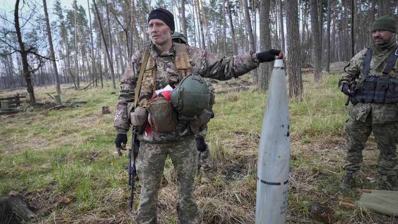 Ukrainian soldiers examine Russian multiple missiles abandoned by Russian troops, in the village of Berezivka, Ukraine, Thursday, April 21, 2022. (AP Photo/Efrem Lukatsky)