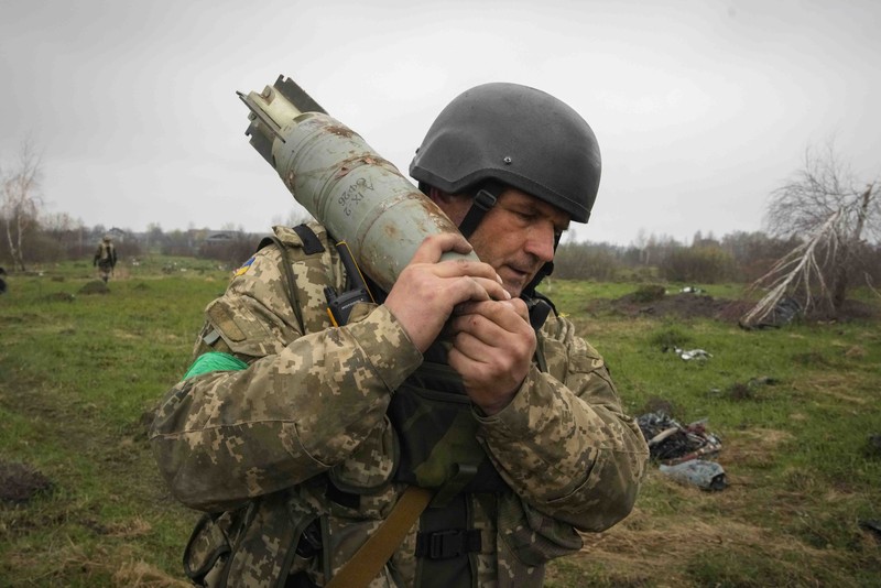 Russia Ukraine War Ukrainian soldiers examine Russian multiple missiles abandoned by Russian troops, in the village of Berezivka, Ukraine, Thursday, April 21, 2022. (AP Photo/Efrem Lukatsky)
