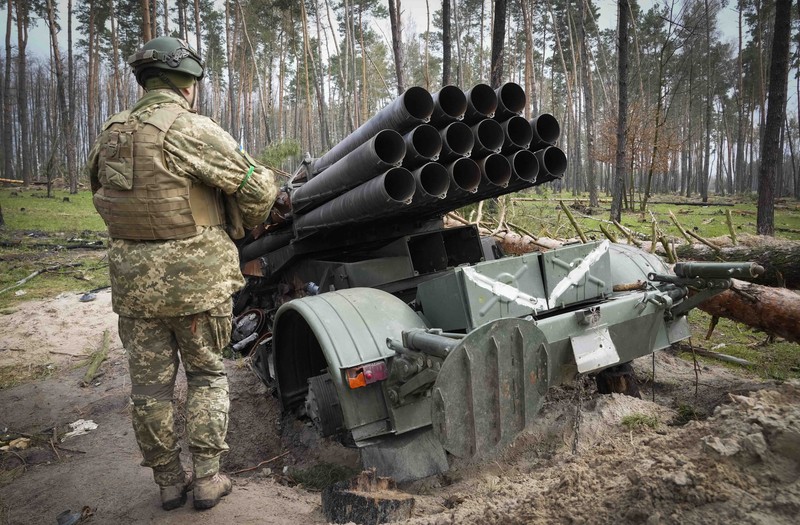 Russia Ukraine War Ukrainian soldiers examine Russian multiple missiles abandoned by Russian troops, in the village of Berezivka, Ukraine, Thursday, April 21, 2022. (AP Photo/Efrem Lukatsky)