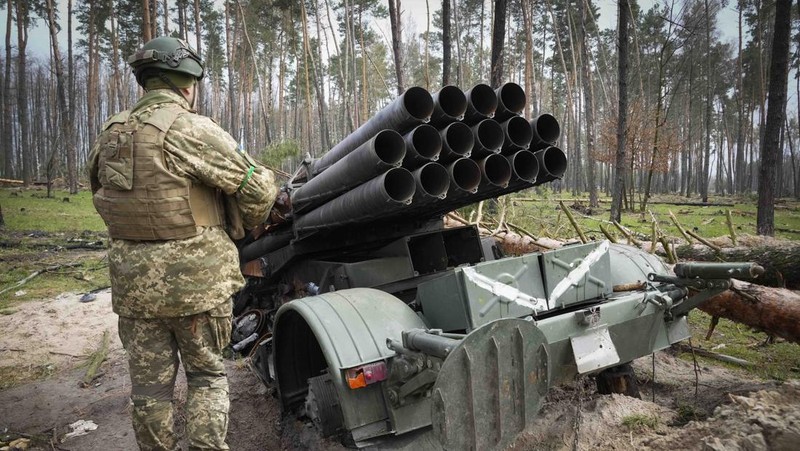 Ukrainian soldiers examine Russian multiple missiles abandoned by Russian troops, in the village of Berezivka, Ukraine, Thursday, April 21, 2022. (AP Photo/Efrem Lukatsky)