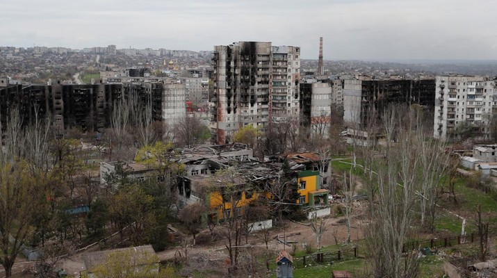 A view shows residential buildings heavily damaged during Ukraine-Russia conflict in the southern port city of Mariupol, Ukraine April 21, 2022. REUTERS/Alexander Ermochenko