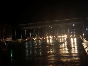 Video: Kondisi Arus Lalin di GT Cileunyi Ramai Lancar Malam Ini