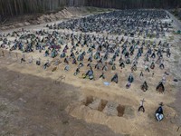 Ukraina Autopsi Ribuan Mayat di Kuburan Massal Kyiv, Ukraina