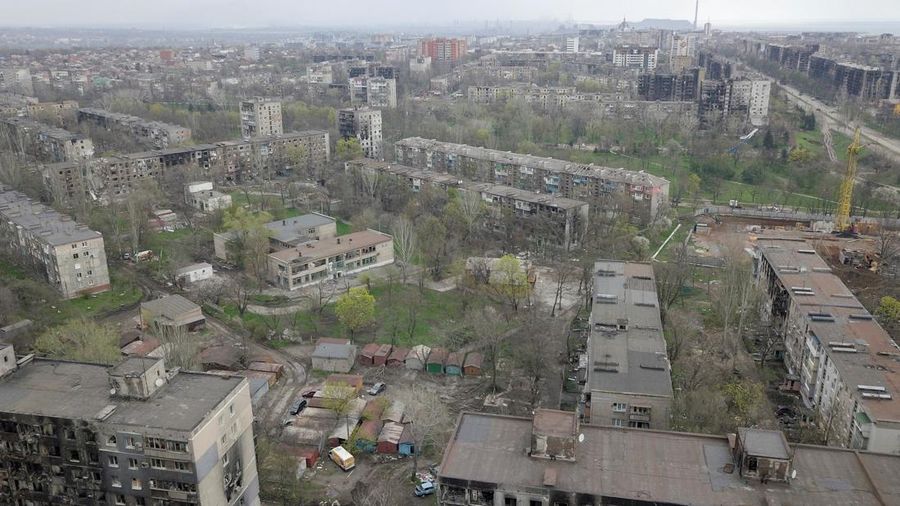 Bangunan yang rusak selama konflik Ukraina-Rusia di kota pelabuhan selatan Mariupol, Ukraina 22 April 2022. AP/