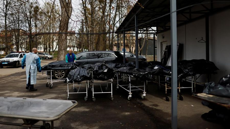 Ukraina mengautopsi ribuan jasad diduga warga sipil yang ditemukan di sekitar ibu kota Kyiv. (REUTERS/ZOHRA BENSEMRA)