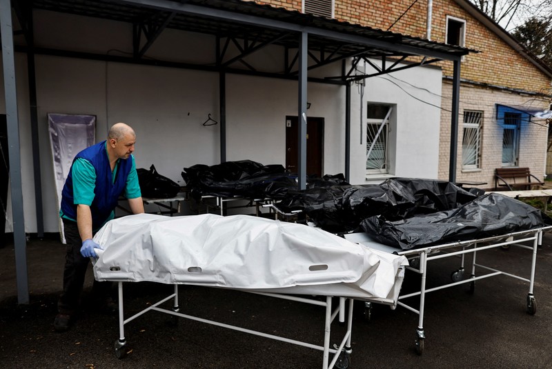 Ukraina mengautopsi ribuan jasad diduga warga sipil yang ditemukan di sekitar ibu kota Kyiv. (REUTERS/ZOHRA BENSEMRA) Ukraina mengautopsi ribuan jasad diduga warga sipil yang ditemukan di sekitar ibu kota Kyiv. (REUTERS/ZOHRA BENSEMRA)