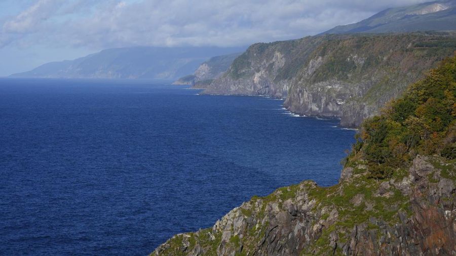 Suasana semenanjung Shiretoko di pulau utara Hokkaido pada 25 September 2021. (Kyodo News via AP)