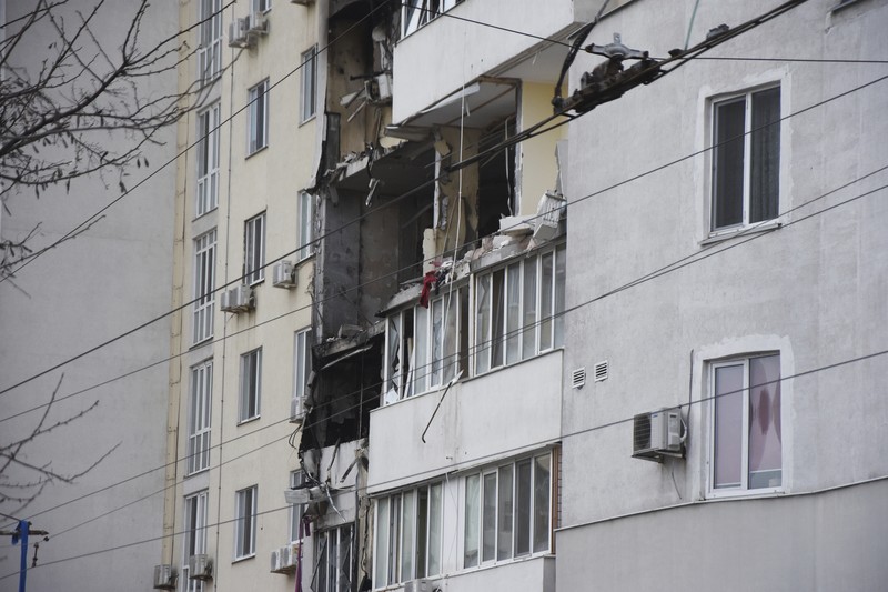 Serangan Rudal Rusia di Odesa, Ukraina Pekerja layanan darurat memadamkan api setelah serangan rudal Rusia ke Ukraina di Odesa Oblast, Ukraina, Sabtu (23/4/2022). (State Emergency Service Of Ukraine in Odesa Oblast/Handout via REUTERS)