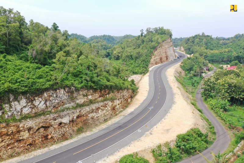 Kementerian Pekerjaan Umum dan Perumahan Rakyat (PUPR) telah menyiapkan Jalan Lintas Pantai Selatan (Pansela) Jawa sebagai jalur alternatif para pemudik tahun 2022 selain Lintas Pantai Utara (Pantura) dan Lintas Tengah Pulau Jawa. (Dok: PUPR) Kementerian Pekerjaan Umum dan Perumahan Rakyat (PUPR) telah menyiapkan Jalan Lintas Pantai Selatan (Pansela) Jawa sebagai jalur alternatif para pemudik tahun 2022 selain Lintas Pantai Utara (Pantura) dan Lintas Tengah Pulau Jawa. (Dok: PUPR)