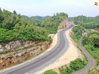 Meliuk-Liuk Keren! Jalur Pantai Selatan Jawa Ada Posko Mudik