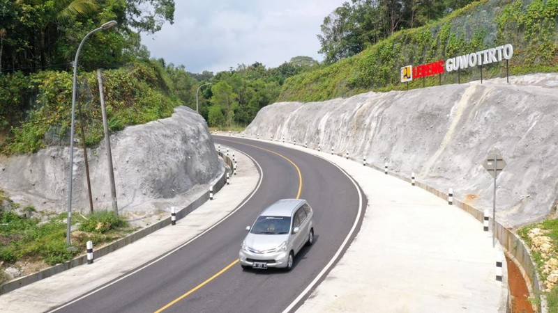 Kementerian Pekerjaan Umum dan Perumahan Rakyat (PUPR) telah menyiapkan Jalan Lintas Pantai Selatan (Pansela) Jawa sebagai jalur alternatif para pemudik tahun 2022 selain Lintas Pantai Utara (Pantura) dan Lintas Tengah Pulau Jawa. (Dok: PUPR)